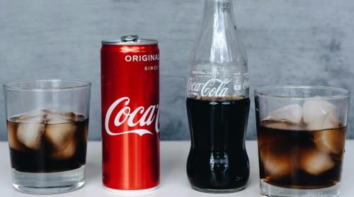 Cât zahăr conține, de fapt, o doză de Coca Cola. Semnal de alarmă de la OMS