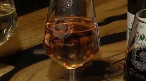 Ce vin aleg românii de Paște. Ghidul combinațiilor perfecte la masă