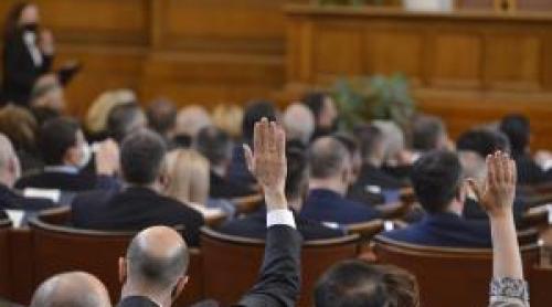 Cel mai bătrân șef de stat din lume. După 43 de ani la putere, introduce funcția de vicepreședinte