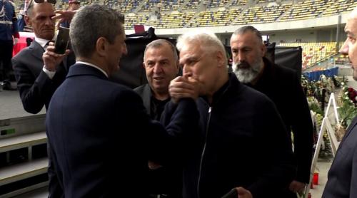 Cine este turcul care i a pupat mâna lui Răzvan Lucescu lângă sicriul lui Mircea Lucescu