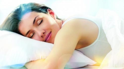 Cum să adormi în doar 5 minute: Tehnica recomandată de un neurocercetător