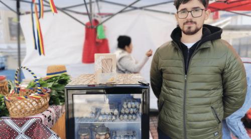 De la hobby la profit. Tânărul care crește păsări „ca la țară” pentru a scăpa de alimentele procesate