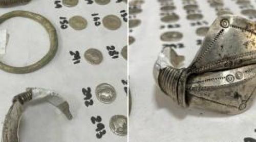 Descoperire uluitoare în Botoşani. Tezaur vechi de 2.000 de ani, găsit de un bărbat cu detectorul de metale