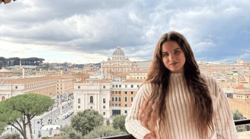 Dintr o elevă care la 10 ani nu știa să citească a devenit studentă la Tehnică Dentară. Cum poate fi schimbată viața copiilor instituționalizați