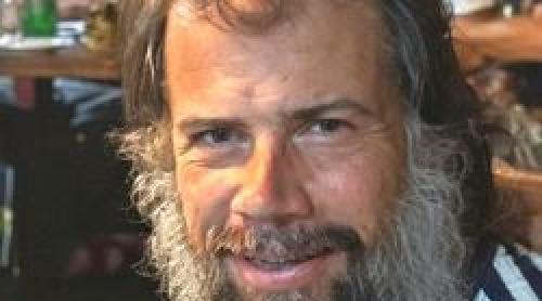 E de nerecunoscut la 47 de ani! „S a retras în munți și s a dedicat religiei”