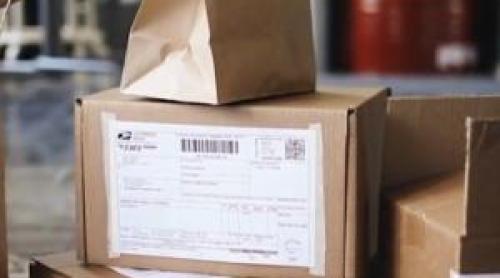 Explicaţia eMAG pentru noua taxă de 4 lei, aplicată inclusiv celor cu abonament Genius