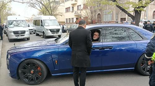 Gigi Becali, sosire fabuloasă la înmormântarea lui Mircea Lucescu. A venit cu Rolls Royce în valoare de 500.000 de euro. Foto și Video