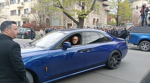 Gigi Becali, sosire fabuloasă la înmormântarea lui Mircea Lucescu. A venit cu Rolls Royce în valoare de 500.000 de euro. Foto și Video