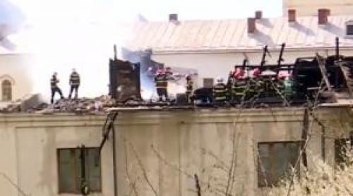 Imagini cu incendiul de la Mănăstirea Bistrița, unde o măicuță și a pierdut viața