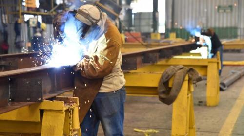 Industria românească de apărare trece pe nepalezi: Mecanicii, sudorii și strungarii vor fi aduși din Asia și Africa, pentru fabricile de armament