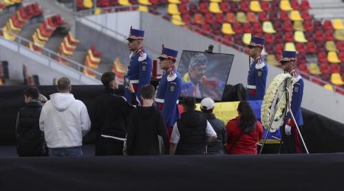 Înmormântarea lui Mircea Lucescu. UPDATE: Slujba a început. Covor de flori pentru Il Luce