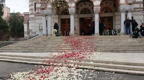 LIVE /  Înmormântare Mircea Lucescu. A început slujba de la Biserica Sfântul Elefterie. Răzvan Burleanu, Gică Hagi, George Copos și Gigi Becali, printre cei prezenți. Update