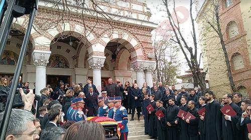 LIVE /  Înmormântare Mircea Lucescu. S a încheiat slujba de la Biserica Sfântul Elefterie. Cortegiul funerar a plecat spre Cimitirul Bellu. Update