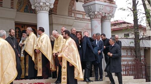 LIVE /  Înmormântare Mircea Lucescu. S a încheiat slujba de la Biserica Sfântul Elefterie. Cortegiul funerar a plecat spre Cimitirul Bellu. Update