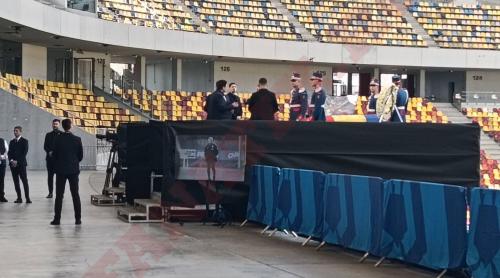 LIVE /  Sicriul lui Mircea Lucescu a ajuns la Arena Naţională! Răzvan Lucescu şi familia, alături de „Il Luce”. Foto