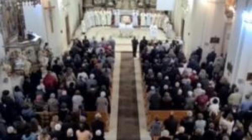 Lumina Învierii, primită de milioane de credincioși catolici în biserici din toată țara