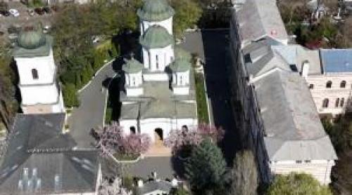 Miracolul credinţei ascuns între blocurile din centrul Capitalei: Povestea neştiută a Mănăstirii Radu Vodă