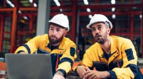 O companie franceză angajează masiv pe salarii de la 2.300€. Unele posturi nu cer diplomă