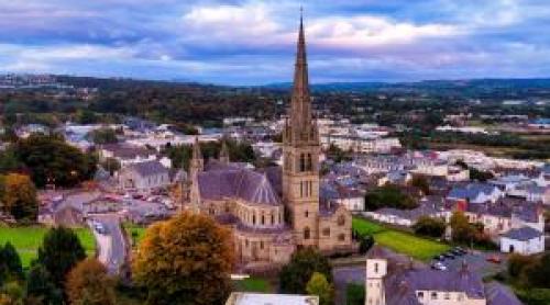 O ţară oferă 84.000€ ca să o iei de la zero, şi nu e singura. Statele care plătesc cel mai bine în 2026