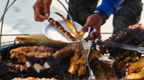 O turistă din UK a plătit peste 1.700 € pentru un kebab pe o plajă din Rio de Janeiro