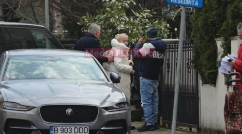 PAPARAZZI Soția lui Mircea Lucescu, gest de mare eleganță față de un cerșetor. Cum a fost surprinsă doamna Neli FOTO EXCLUSIV