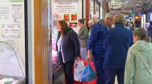 Produsele care vor costa mai mult de Sărbători. Ouăle se scumpesc cu 10%