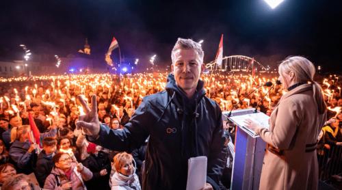 „Rușii, acasă!”, strigătul care zguduie Ungaria. 100.000 de oameni, în stradă la Budapesta, împotriva lui Viktor Orban, înaintea alegerilor