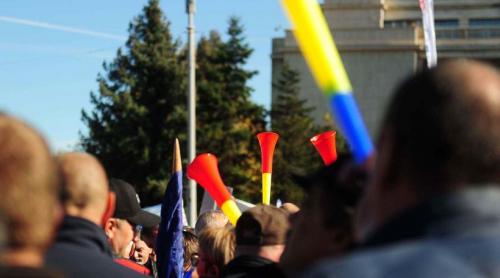 Sindicatele vor să ocupe Piața Victoriei. De ziua siguranței în muncă, oamenii protestează față de Guvern