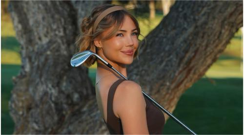 Sportiva care aspiră la titlul de cea mai frumoasă femeie din lume. Cine e rivala lui Paige Spiranac