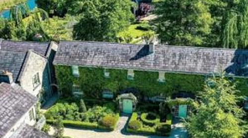 Un sat întreg, vechi de 200 de ani, a fost scos la vânzare. Nu locuieşte nimeni în el