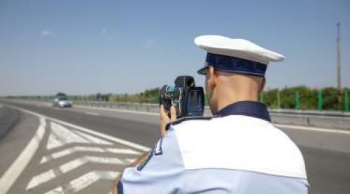 Un șofer a fost prins cu 224 km/h pe A1. Ce amendă a primit tânărul și cât va rămâne fără permis