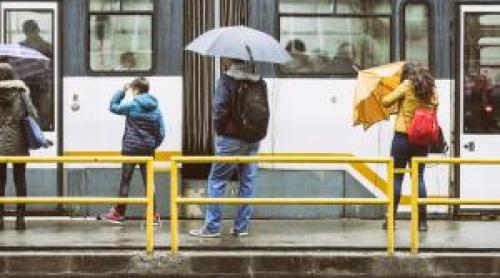 Urmează 3 zile de frig, ploi, lapoviţă sau ninsoare în aproape toată ţara. Alertă de vreme rea în Capitală