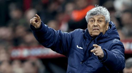 Vila lui Mircea Lucescu din Capitală, luată cu asalt de oameni ai străzii. Au fost plătiți ca să părăsească locuința
