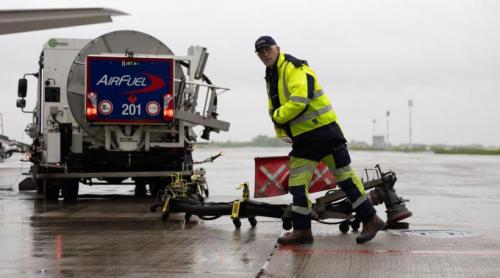 Zbori în vacanță? Criza kerosen te lovește direct: prețuri dublate, zboruri anulate și haos vara asta