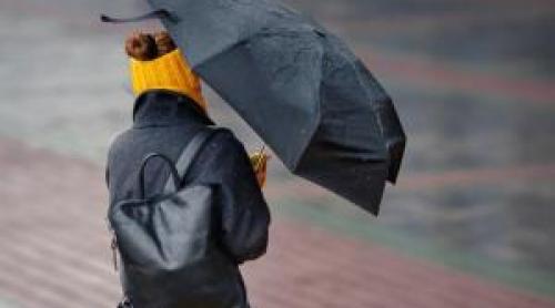 Alertă de vreme rea până vineri seara. Nouă judeţe, vizate joi de cod galben de vânt