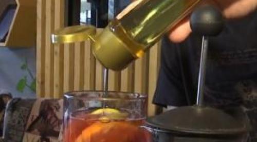 Băutura care a devenit o experienţă de lux în cafenele. O cutie poate costa 800 de lei