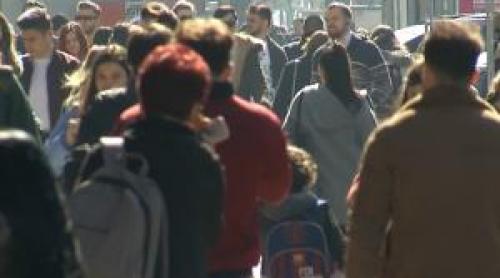 Cât ne costă moţiunea. Prăbuşirea leului aduce scumpiri în lanţ