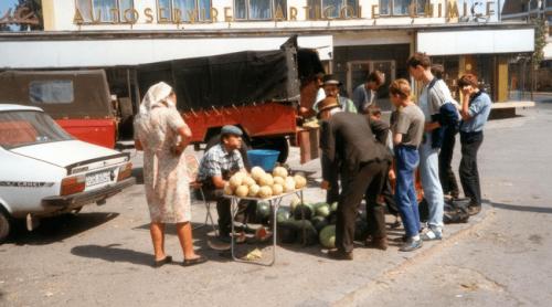 Cum arătau verile austere din România anilor ’80. „Cumva, românii par să se adapteze. Nu știu cum. Nimeni nu știe”   