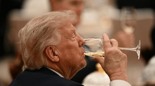 Donald Trump ar fi cumpărat din greșeală acțiuni la un lanț de restaurante cu sushi. Intenția era să investească într o companie IT