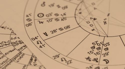 Horoscop 15 mai. Taurii trebuie să fie atenție la informațiile primite, Racii ar putea obține o promovare