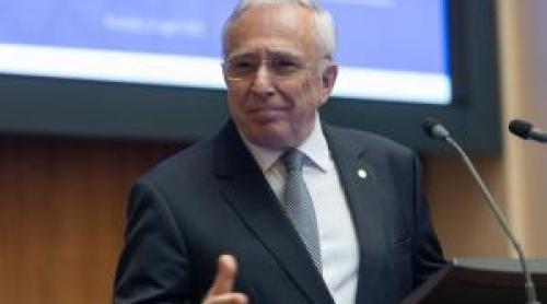 Isărescu respinge varianta unui premier tehnocrat: Ai nevoie de ochi la spate, să vezi cine te înjunghie