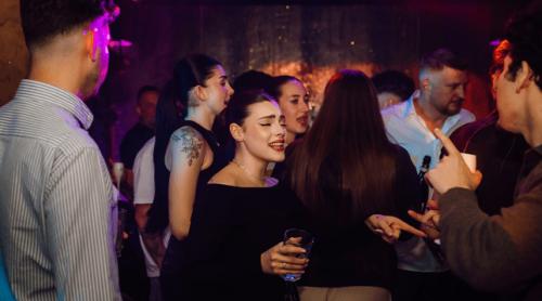 „Ne asumăm tot ce facem”: mesajul handbalistei de la U20 surprinsă cu țigara în mână în club