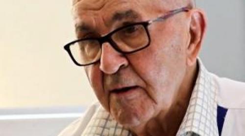 Neurochirurgul care a învins timpul. La 83 ani încă salvează vieţi: "Cât am mintea întreagă, profit de ea"