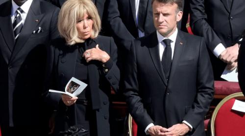 Noi dezvăluiri despre viața ascunsă a cuplului Macron. Brigitte Macron, „foarte geloasă“ pe femeile „prădătoare” din jurul președintelui