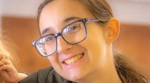 O femeie de 28 de ani a fost arestată pentru că s a dat drept o minoră de 16 ani! A încercat să primească ajutor social