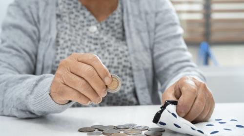 Pensie record: o femeie care a lucrat 61 de ani primește 9.700 euro pe lună