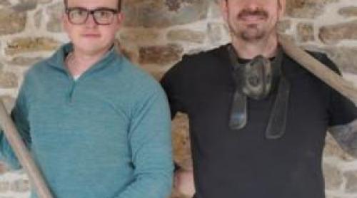 Şi au cumpărat un "sat" în Franţa la preţul unei garsoniere din Bucureşti. Cât i a costat renovarea până acum