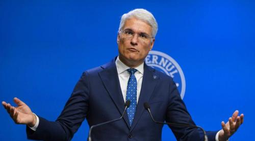 Șmecherie politică, pe motiv de PNRR. Deși nu are voie, Guvernul demis a inițiat și negociază Legea salarizării. Dar o va plasa, pentru asumare, „săgeților” din Parlament.