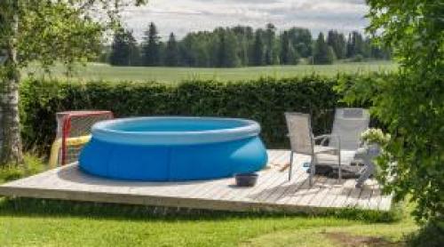 Tragedie fără margini în Dobreşti. Un băieţel de un an a murit înecat în piscina din curtea bunicilor