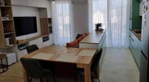 Cât l a costat pe un român să își finiseze și să și mobileze complet un apartament cu 3 camere: „Pentru mine ai dat o în bară”